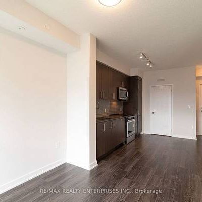 enBurnhamthorpe/Confederation Bright 1Bdrm +Den Open concept as 2 - Photo 4