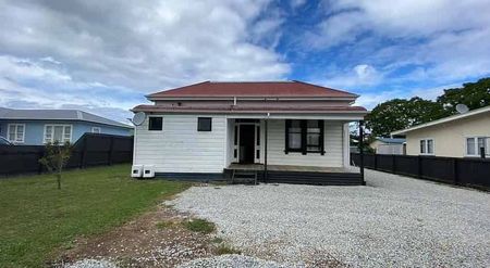 Bright & Spacious 1-Bedroom – Internet Included - Photo 3