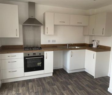 2 bedroom semi-detached house to rent - Photo 3