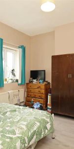 2 bedroom flat in Colliers Wood - Photo 3