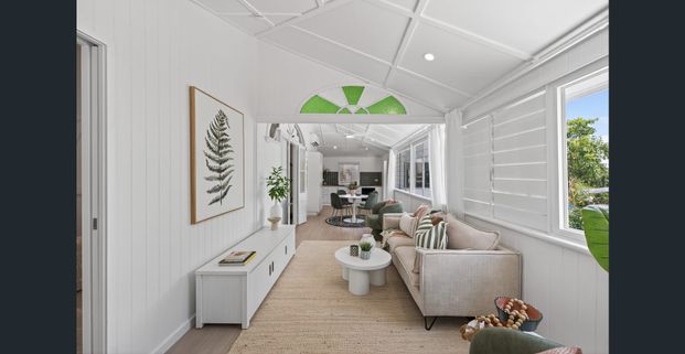 Luxurious Upstairs Apartment in Secure South Townsville Complex - Photo 1