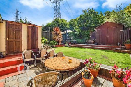 3 bedroom end of terrace house to rent - Photo 4