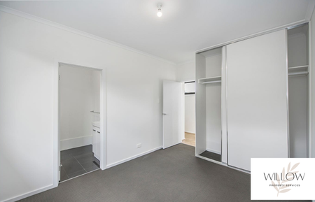 Contemporary & Stylish - Photo 4