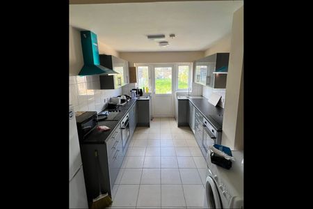Room in a Shared House, Lincoln Road, E7 - Photo 5