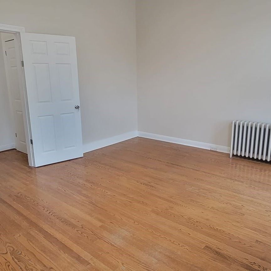 For Lease - 360 Gerrard Street Unit# Upper, Toronto, Ontario - Photo 1