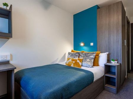 1 bedroom in a flat share to rent - Photo 5