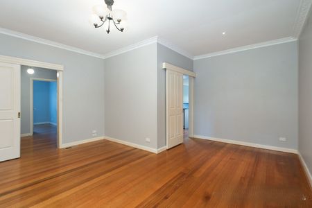 Spacious Family Home in Prime Blackburn Location - Photo 5