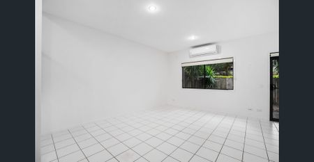 STUNNING 3 BEDROOM TOWNHOUSE IN A PRIME LOCATION! - Photo 5