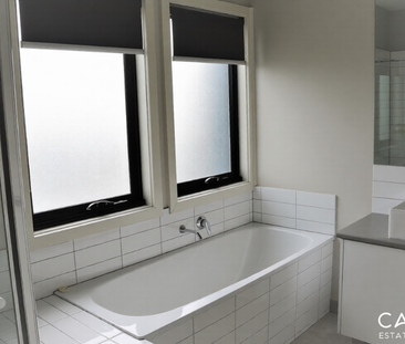 34 Vestley Drive, Mernda - Photo 3