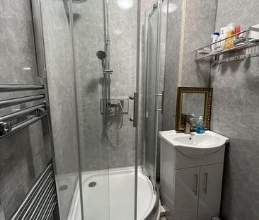 Room in a Shared Flat, Stockport Road, M12 - Photo 5