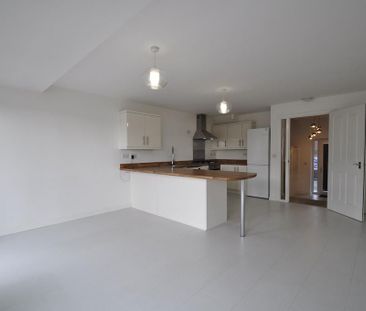 4 bedroom terraced house to rent - Photo 6