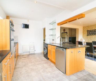 4 bedroom semi-detached house to rent - Photo 4