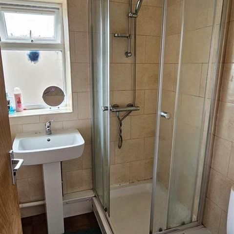 House to rent - Photo 1