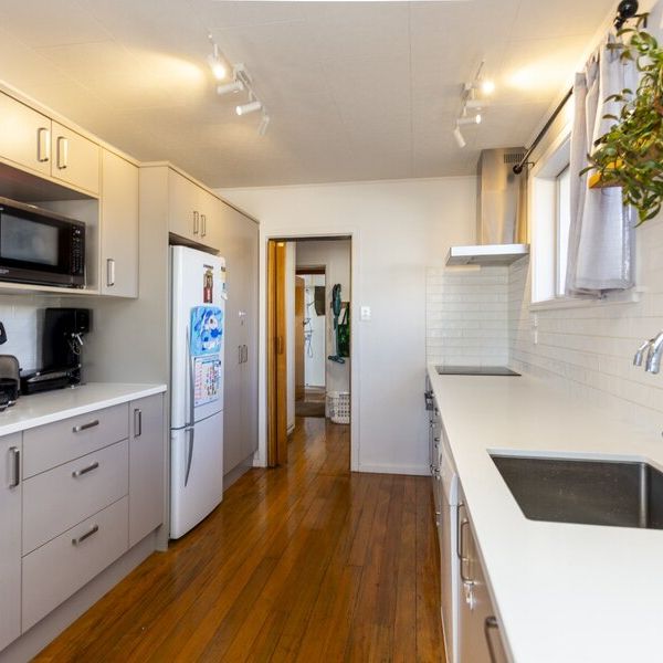 Pet friendly family home! - Photo 1