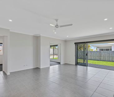 3 Bed + Media + AC + Pet Friendly - Photo 1