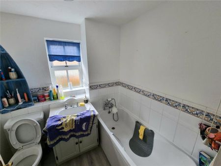 4 bedroom detached house to rent - Photo 2