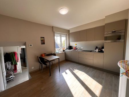 GERENOVEERD APPARTEMENT MET GEZELLIG TERRAS EN AUTOSTANDPLAATS - Photo 4