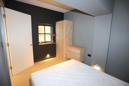 St. Anns Square, Manchester - Photo 5