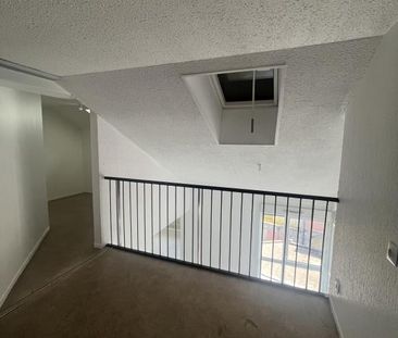 T4 en duplex – GRENOBLE – Rue Anatole France - Quartier Lys Rouge - Photo 4