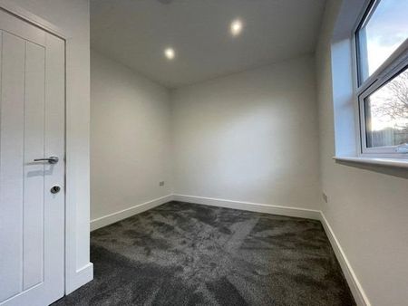 6 bedroom semi-detached house to rent - Photo 3