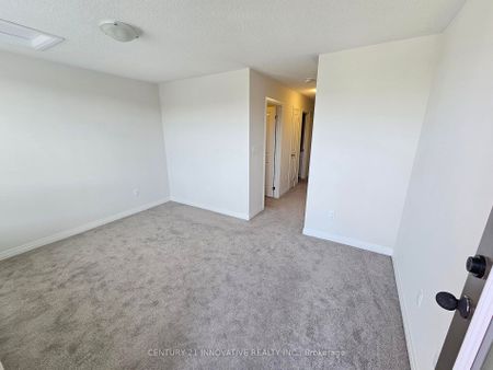 Condo Townhouse For Lease | E8122184 - Photo 4