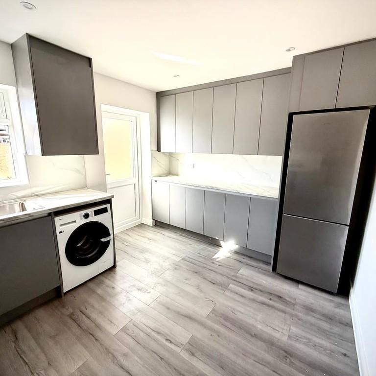 4 bedroom terraced house to rent - Photo 1