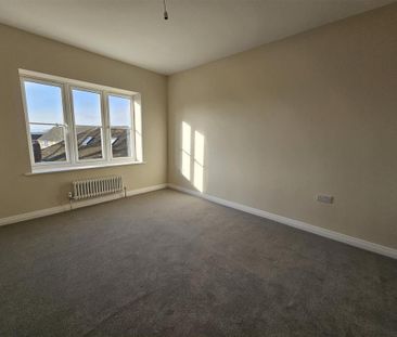 4 bedroom detached house to rent - Photo 3