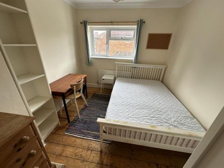 4 bedroom terraced house to rent - Photo 3