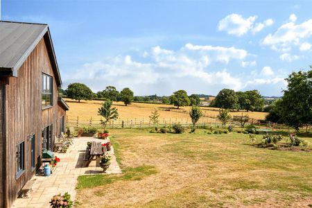 5 bedroom detached house to rent - Photo 2