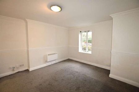 Upton Park, Slough, SL1 - Photo 2