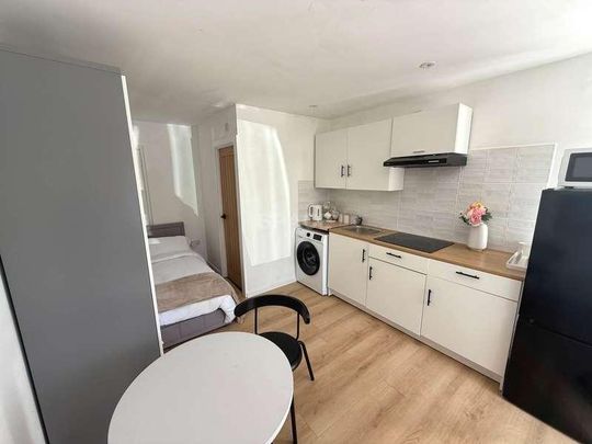 Studio Flat, Stanhope Road, Reading, RG2 - Photo 1