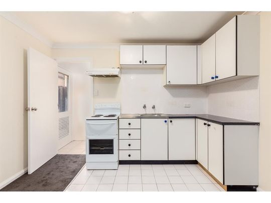 Bright Studio with Private Courtyard in Quiet Location - Photo 1