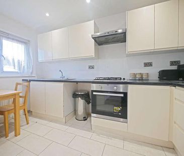 Egan Way, Hayes, UB3 - Photo 4