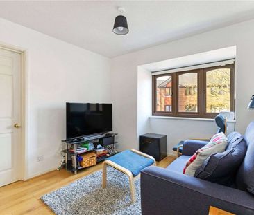 A modern one bedroom apartment on the 3rd floor of a purpose built ... - Photo 3