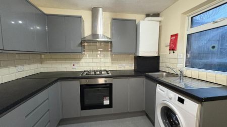 2 bedroom terraced house to rent - Photo 4