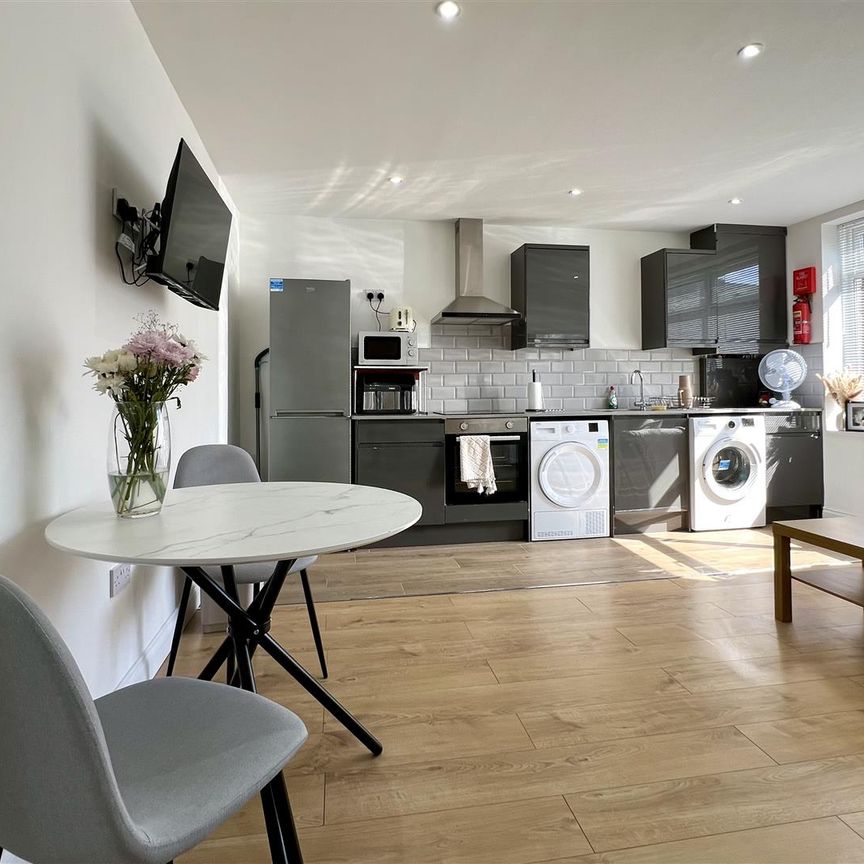 Eslington Terrace, Newcastle Upon Tyne - Photo 1