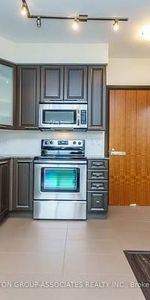 Beautiful Two Bedroom Unit With Parking Wellesley & Sherbourne - Photo 4