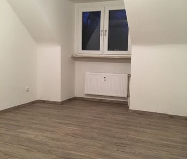 *** Gemütliche DG-Wohnung in grüner Lage! *** - Foto 1