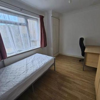 De Havilland Close - Photo 1