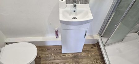 1 bedroom in a house share to rent - Photo 4