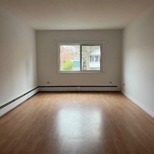 Grand 5 1/2 à louer - Chauffage et eau chaude inclus - Photo 2