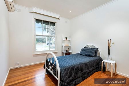 Embrace the space and exclusive Canterbury location! - Photo 3