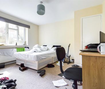 4 bedroom semi-detached house to rent - Photo 2