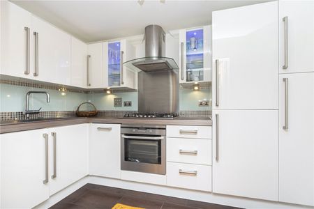 2 bed flat to rent in Rosemount Road, Bournemouth, BH4 - Photo 5