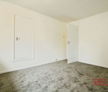 Semi-detached house to rent on - Photo 5