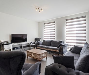 Modern appartement met terras in een doodlopende straat - Photo 2