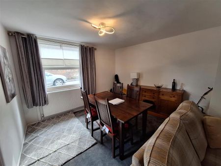 4 bedroom semi-detached house to rent - Photo 2