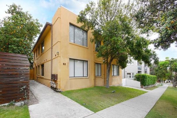 Furnished Two Bedroom Beachside Apartment in the Heart of Bondi! - Photo 1