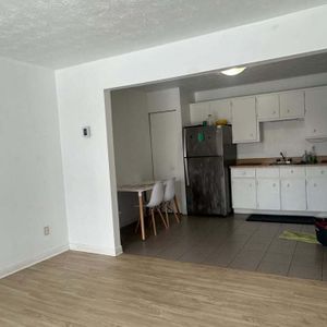 | BEAU 3 1/2 AVEC ESPACE BUREAU | - Photo 3