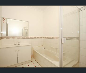 Close to everything - Photo 6